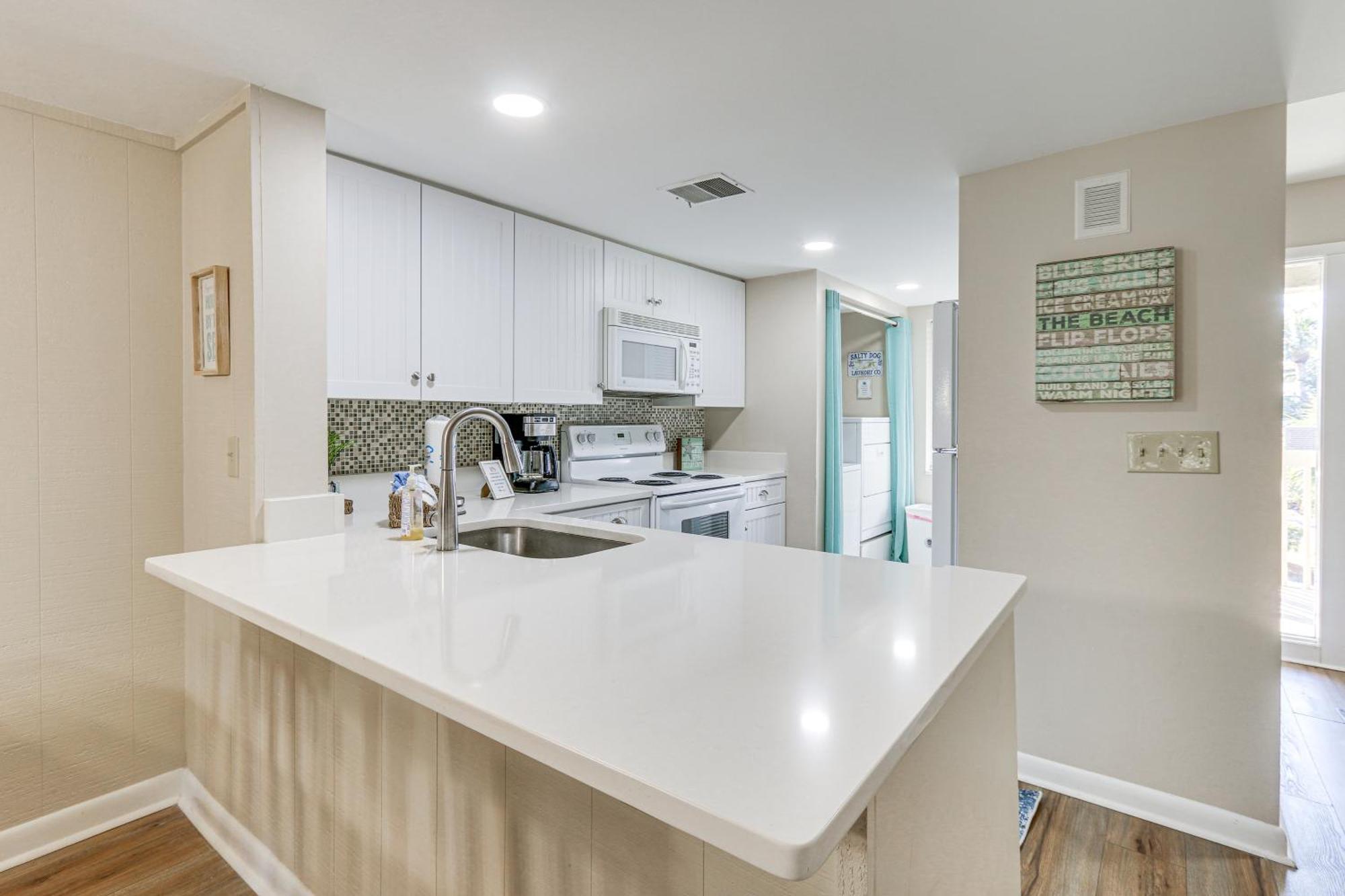 Hilton Head Condo Walk To Coligny Beach And Plaza! Hilton Head Island Exterior photo